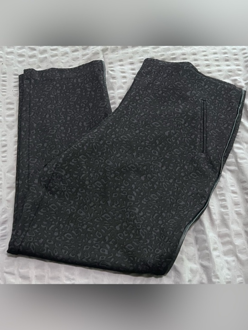Chico's Juliet textured leopard Print Black ankle Pants Women's size 16